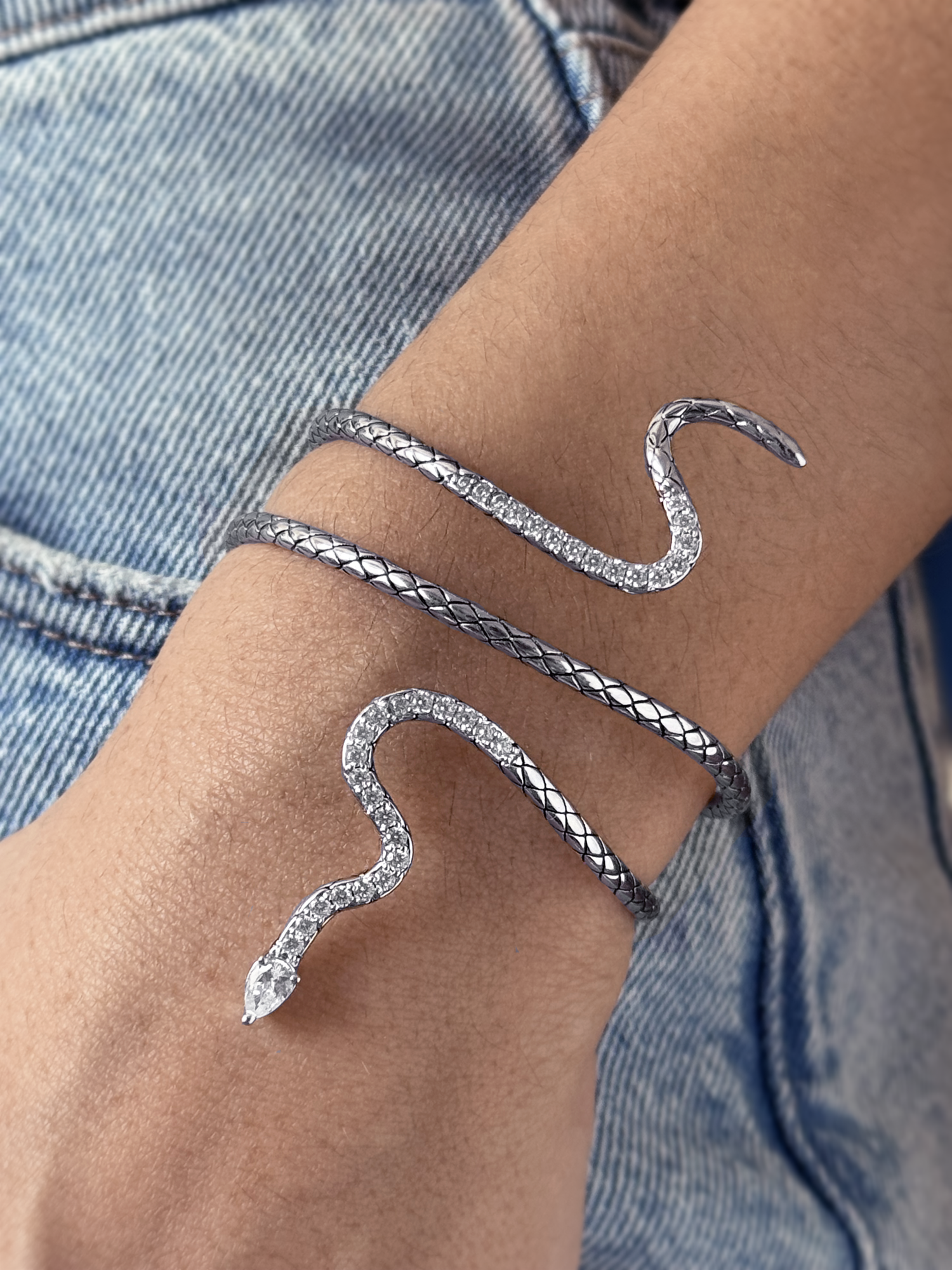 Isabelle Whip Snake Bracelet – Gadget4entertainment
