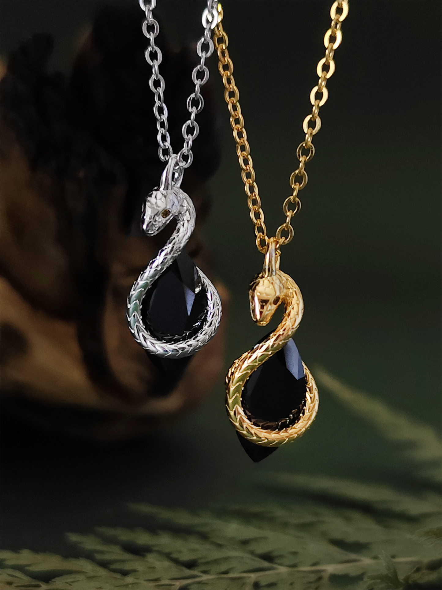 Cardan Snake Onyx Necklace