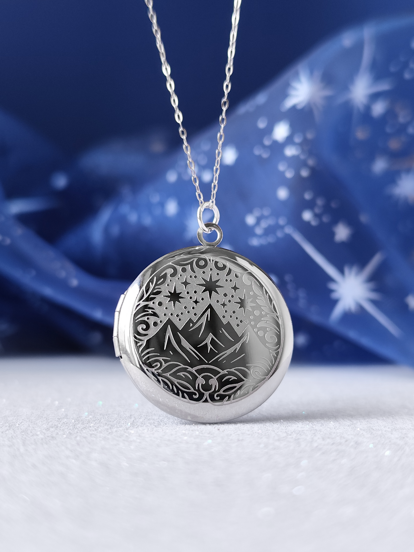 Acotar Locket Necklace