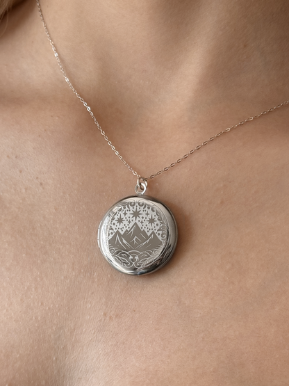 Acotar Locket Necklace